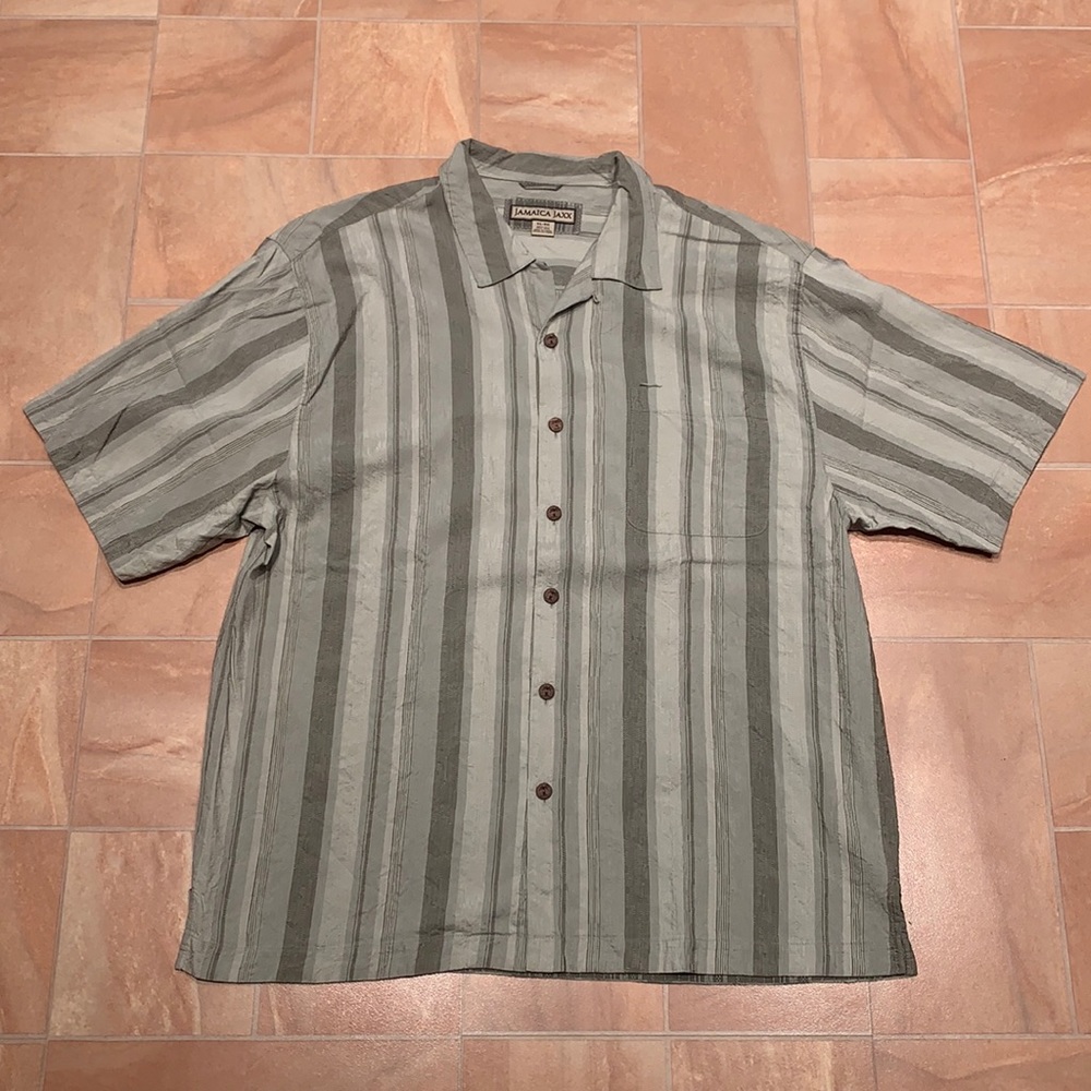 Jamaica Jaxx Men's Gray 100% Silk Striped Short Sleeve Button Down Shirt